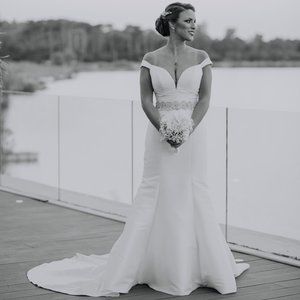 Essense of Australia wedding dress D2477